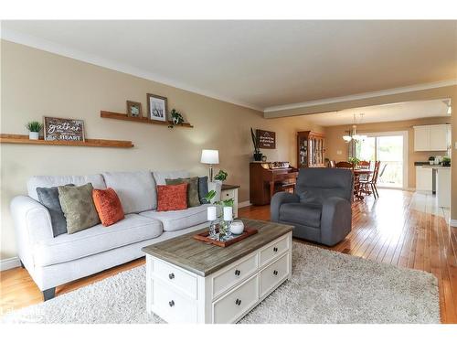 13 Riverdale Drive, Wasaga Beach, ON - Indoor Photo Showing Living Room