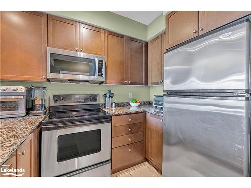 1110-100 Promenade Circle, York, ON - Indoor Photo Showing Kitchen