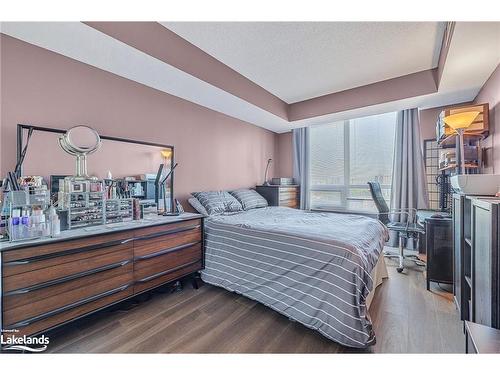 1110-100 Promenade Circle, York, ON - Indoor Photo Showing Bedroom