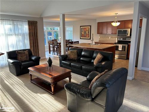 50 Silver Crescent, Collingwood, ON - Indoor Photo Showing Living Room