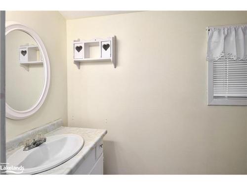 203 Queen Street, Hepworth, ON - Indoor Photo Showing Bathroom