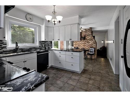 17 Mckean Boulevard, Nottawa, ON - Indoor Photo Showing Kitchen