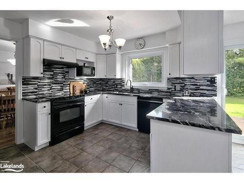 17 Mckean Boulevard, Nottawa, ON - Indoor Photo Showing Kitchen With Upgraded Kitchen