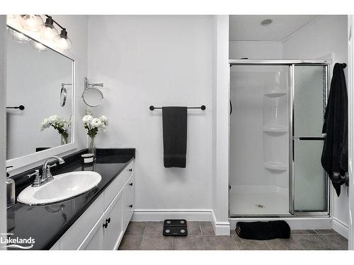 17 Mckean Boulevard, Nottawa, ON - Indoor Photo Showing Bathroom