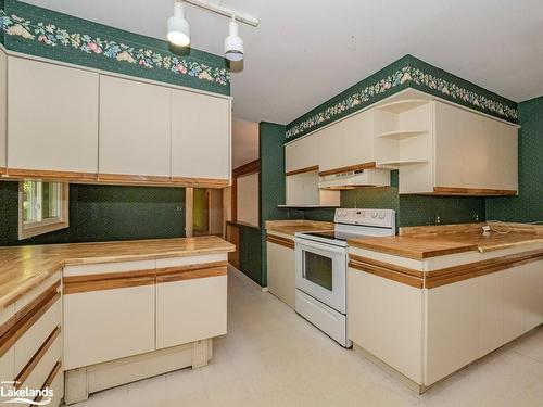 20 Hamilton Street, Bracebridge, ON - Indoor Photo Showing Kitchen