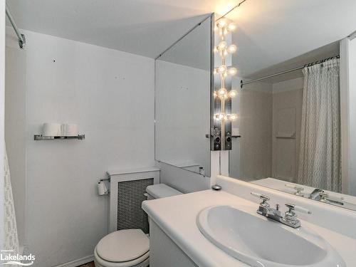 20 Hamilton Street, Bracebridge, ON - Indoor Photo Showing Bathroom