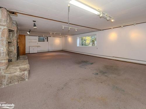 20 Hamilton Street, Bracebridge, ON - Indoor Photo Showing Garage