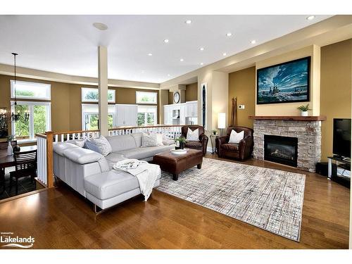 17-104 Farm Gate Road, Town Of Blue Mountains, ON - Indoor Photo Showing Living Room With Fireplace