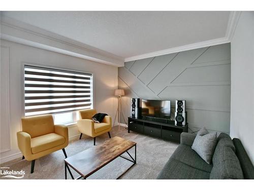 11 Spencer Street, Collingwood, ON - Indoor Photo Showing Living Room