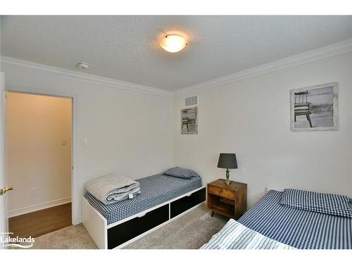 11 Spencer Street, Collingwood, ON - Indoor Photo Showing Bedroom