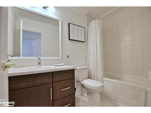 11 Spencer Street, Collingwood, ON - Indoor Photo Showing Bathroom