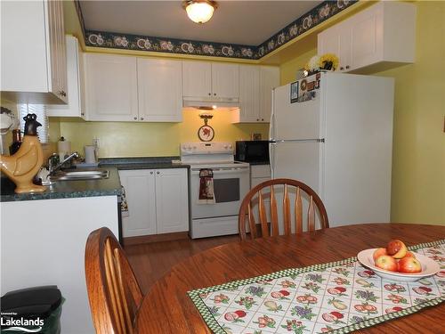 189 Dyer Drive, Wasaga Beach, ON - Indoor Photo Showing Kitchen