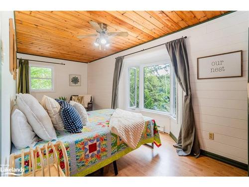 1345 Sinclair Trail, Dorset, ON - Indoor Photo Showing Bedroom