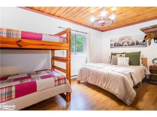 1345 Sinclair Trail, Dorset, ON - Indoor Photo Showing Bedroom