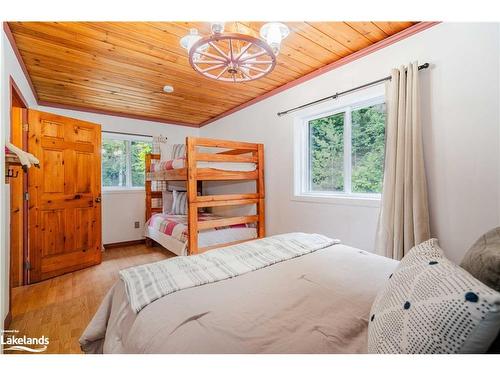 1345 Sinclair Trail, Dorset, ON - Indoor Photo Showing Bedroom