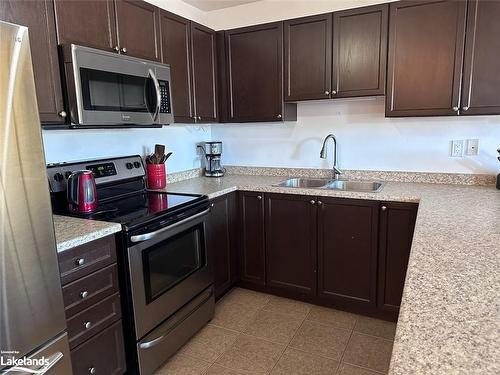 25 Little Ryans Way, Bracebridge, ON - Indoor Photo Showing Kitchen With Double Sink