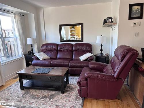 25 Little Ryans Way, Bracebridge, ON - Indoor Photo Showing Living Room