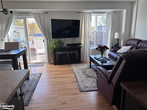 25 Little Ryans Way, Bracebridge, ON - Indoor Photo Showing Living Room