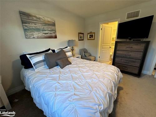 25 Little Ryans Way, Bracebridge, ON - Indoor Photo Showing Bedroom