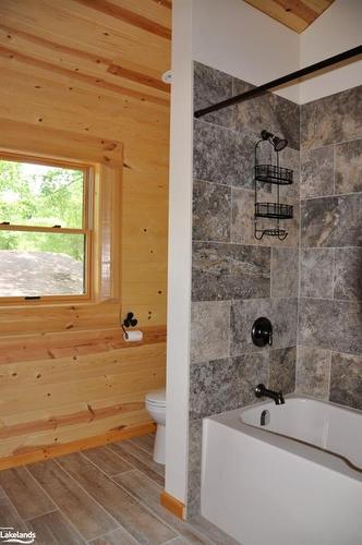 332 Kings Farm Road, Port Severn, ON - Indoor Photo Showing Bathroom