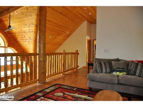 332 Kings Farm Road, Port Severn, ON - Indoor Photo Showing Living Room