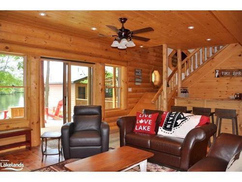 332 Kings Farm Road, Port Severn, ON - Indoor Photo Showing Living Room