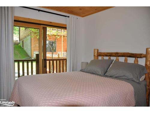 332 Kings Farm Road, Port Severn, ON - Indoor Photo Showing Bedroom