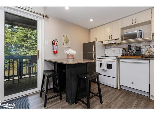 303-796468 Grey Road 19, The Blue Mountains, ON - Indoor Photo Showing Kitchen