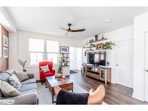 36 Danielle Crescent, Midland, ON - Indoor Photo Showing Living Room