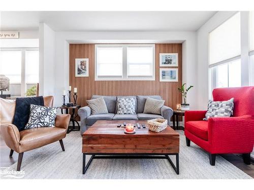 36 Danielle Crescent, Midland, ON - Indoor Photo Showing Living Room