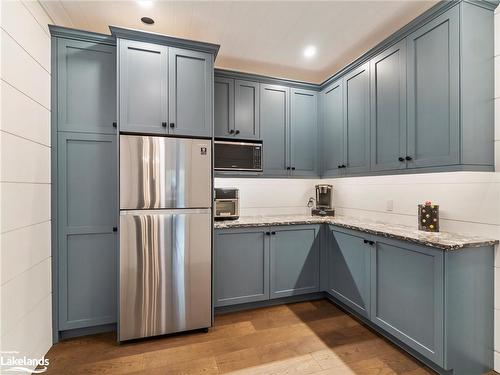 7 Muskoka Pines Road, Bracebridge, ON - Indoor Photo Showing Kitchen With Stainless Steel Kitchen