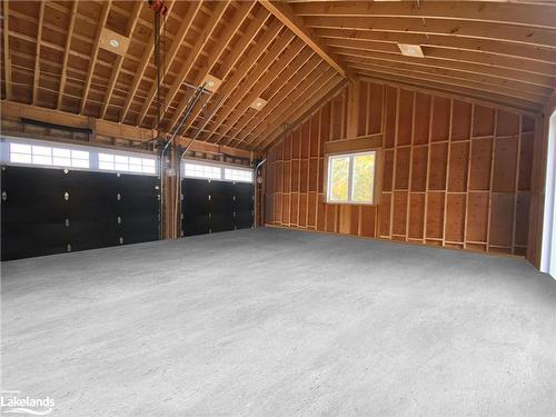 7 Muskoka Pines Road, Bracebridge, ON - Indoor Photo Showing Garage