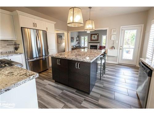 17 Mair Mills Drive, Collingwood, ON - Indoor Photo Showing Kitchen With Upgraded Kitchen