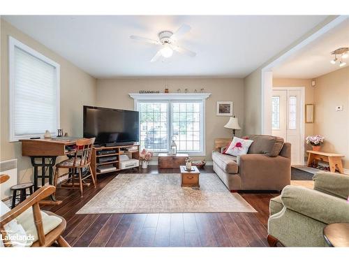 19 Fox Street, Penetanguishene, ON - Indoor Photo Showing Living Room