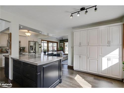 324 Bethune Drive N, Gravenhurst, ON - Indoor Photo Showing Kitchen