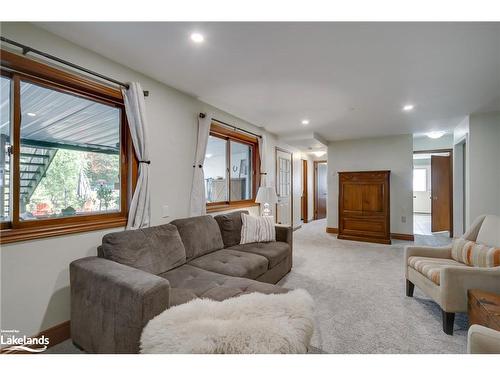 324 Bethune Drive N, Gravenhurst, ON - Indoor Photo Showing Living Room