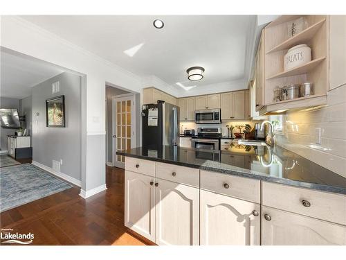 911 Watson Place, Midland, ON - Indoor Photo Showing Kitchen