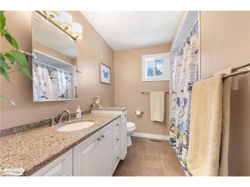 911 Watson Place, Midland, ON - Indoor Photo Showing Bathroom