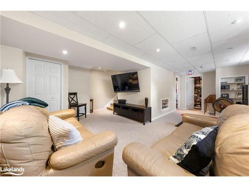 911 Watson Place, Midland, ON - Indoor Photo Showing Living Room