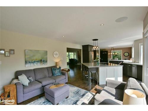 159 Indian Circle, The Blue Mountains, ON - Indoor Photo Showing Living Room