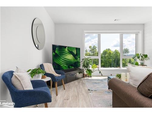 109-18 Campus Trail, Huntsville, ON - Indoor Photo Showing Living Room