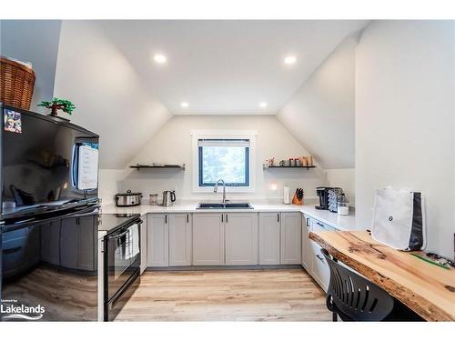 348 Fuller Avenue, Midland, ON - Indoor Photo Showing Kitchen With Double Sink