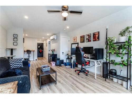 348 Fuller Avenue, Midland, ON - Indoor Photo Showing Living Room