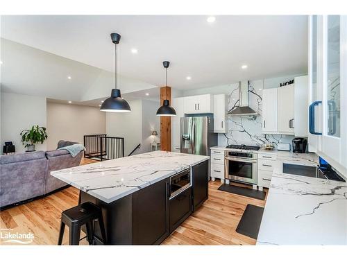 348 Fuller Avenue, Midland, ON - Indoor Photo Showing Kitchen With Upgraded Kitchen