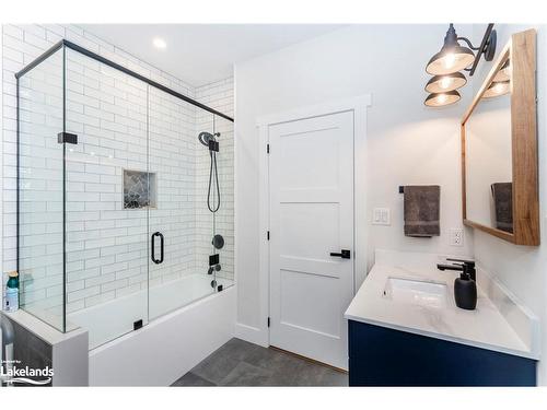 348 Fuller Avenue, Midland, ON - Indoor Photo Showing Bathroom