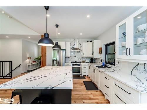 348 Fuller Avenue, Midland, ON - Indoor Photo Showing Kitchen With Upgraded Kitchen