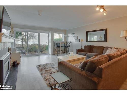 24-44 Trott Boulevard, Collingwood, ON - Indoor Photo Showing Living Room