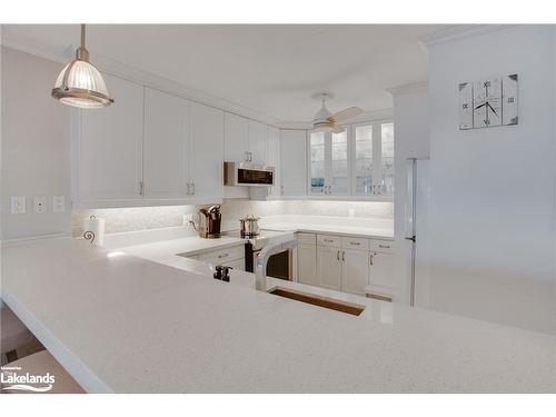 24-44 Trott Boulevard, Collingwood, ON - Indoor Photo Showing Kitchen