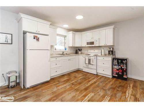 1070 592 Highway N, Emsdale, ON - Indoor Photo Showing Kitchen