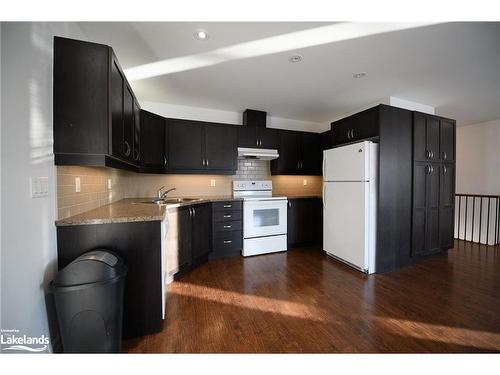 4-64 River Road E, Wasaga Beach, ON - Indoor Photo Showing Kitchen